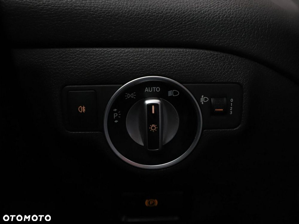 Mercedes-Benz GLA 200 7G-DCT - 32