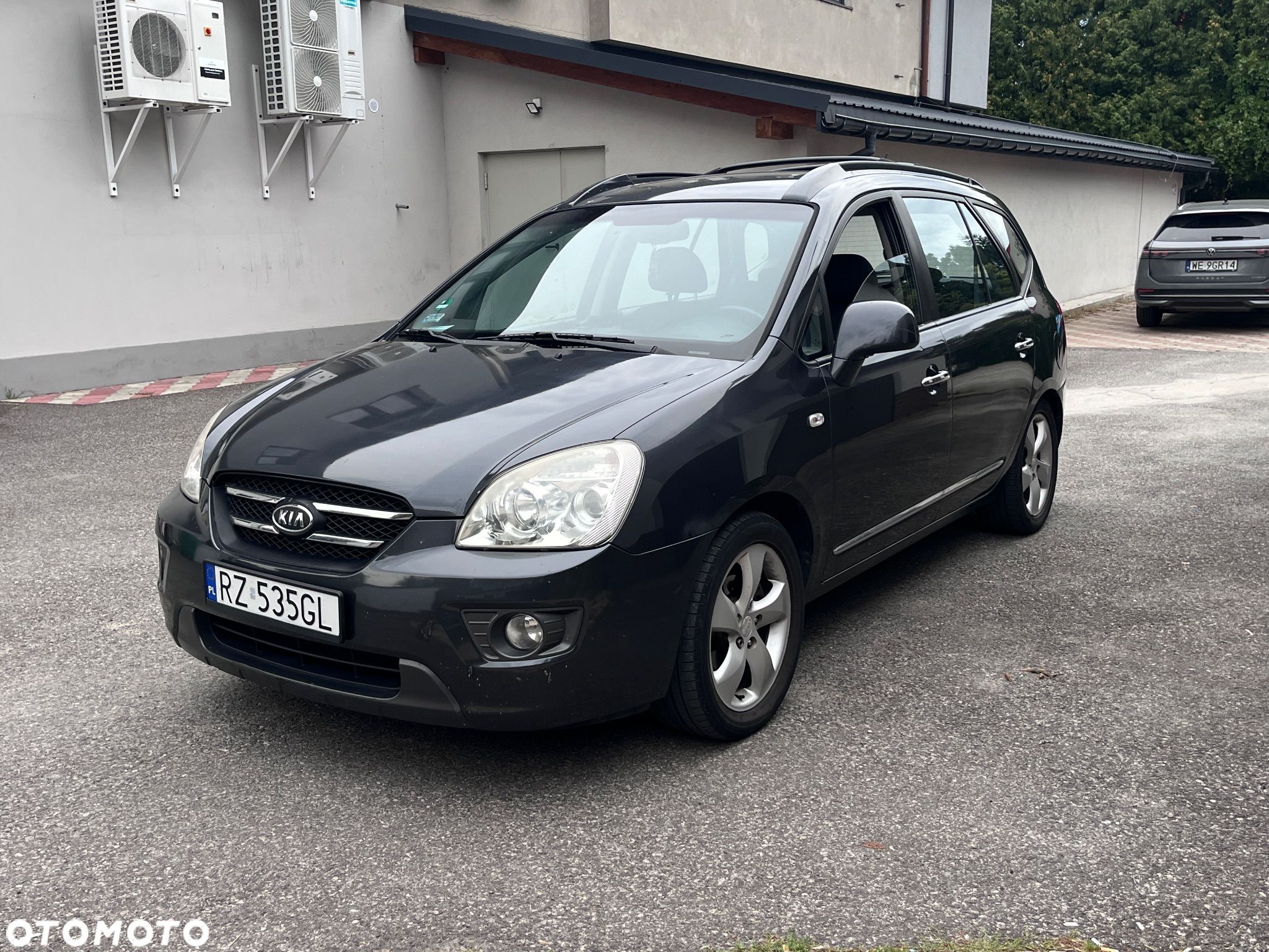 Kia Carens - 1