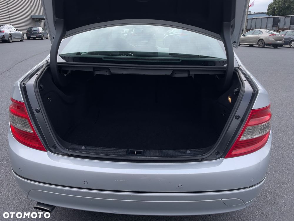 Mercedes-Benz Klasa C 220 CDI DPF Automatik BlueEFFICIENCY Avantgarde - 14