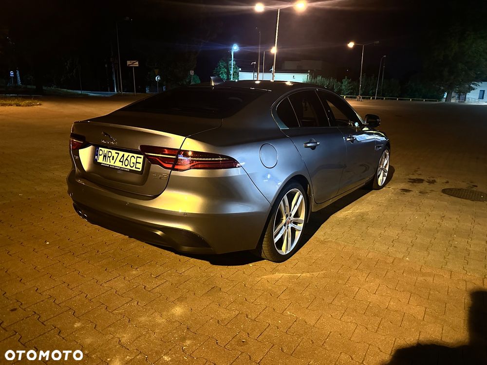 Jaguar XE 2.0 D180 R-Dynamic S - 25
