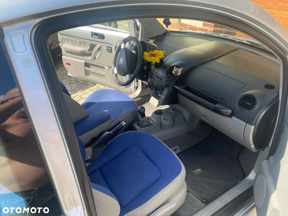 Volkswagen New Beetle - 8