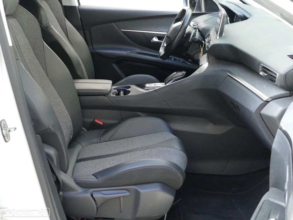 Peugeot 3008 1.6 Hybrid Allure Pack e-EAT8 - 26