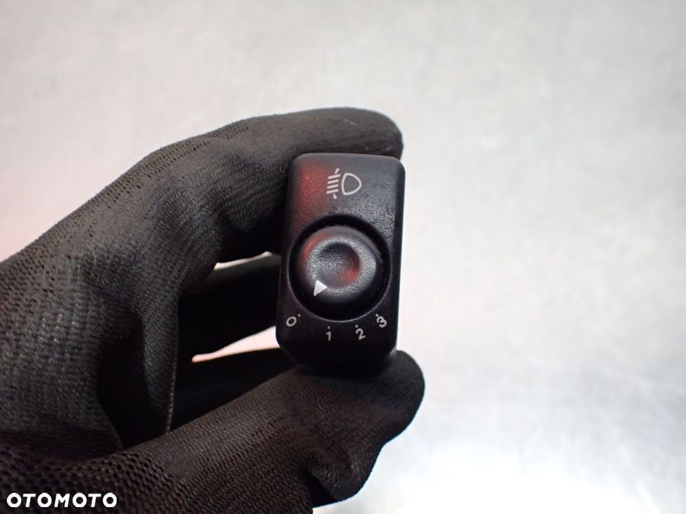 PRZEŁĄCZNIK REGULACJI ŚWIATEŁ KIA SPORTAGE I - 1