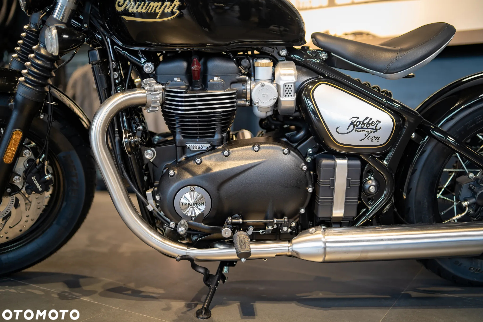 Triumph Bonneville Bobber - 16