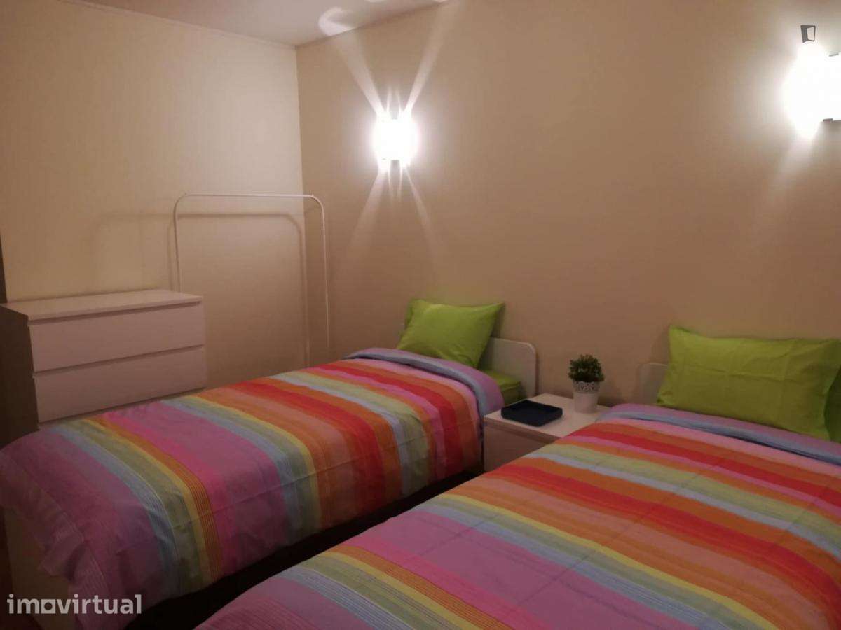 Quarto - localizado em Santo Ildefonso Porto - Grande imagem: 4/7