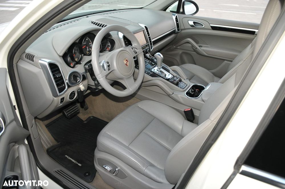 Porsche Cayenne 3.0 L V6 - 2