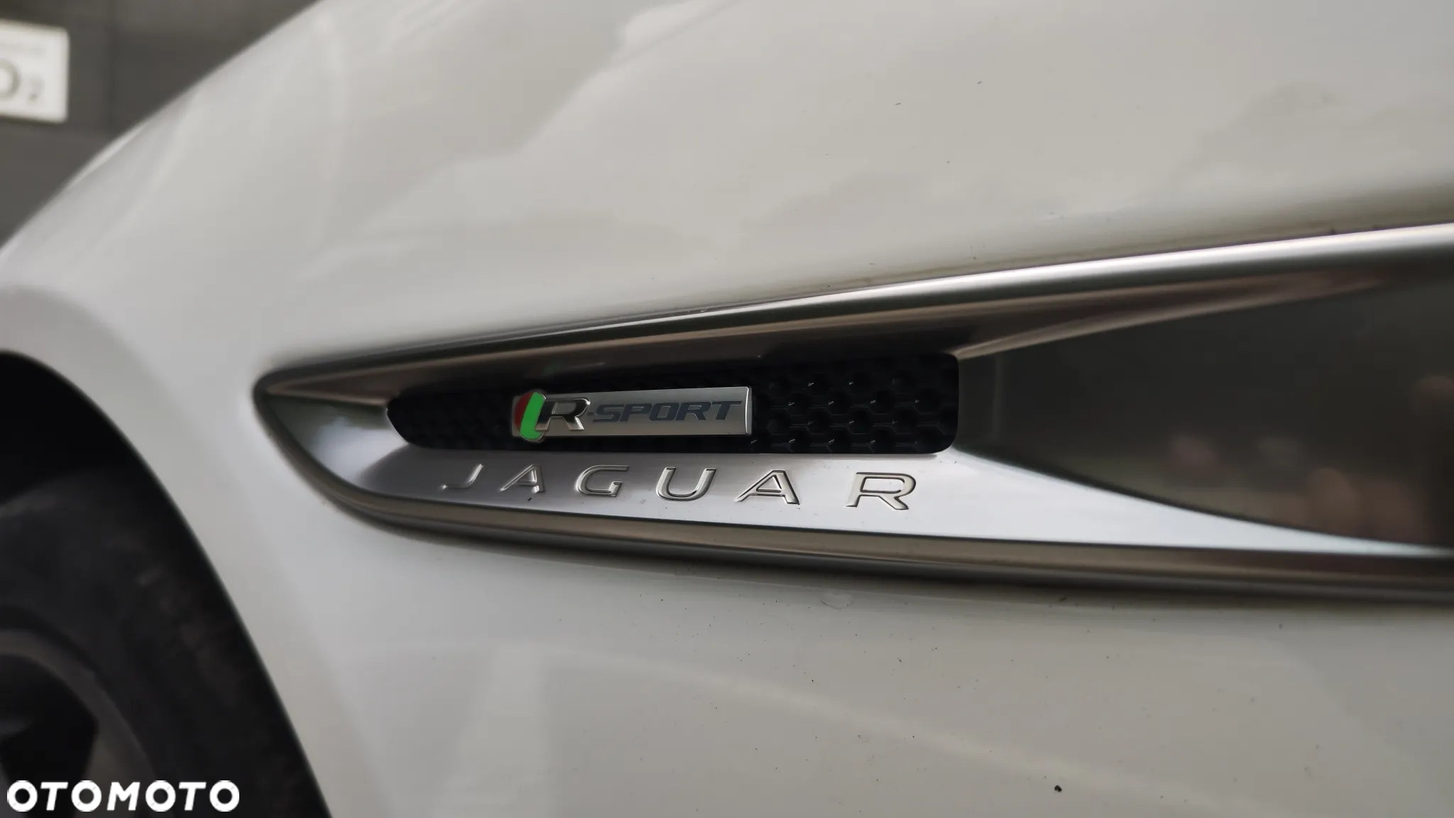Jaguar XE 20d AWD R-Sport - 12