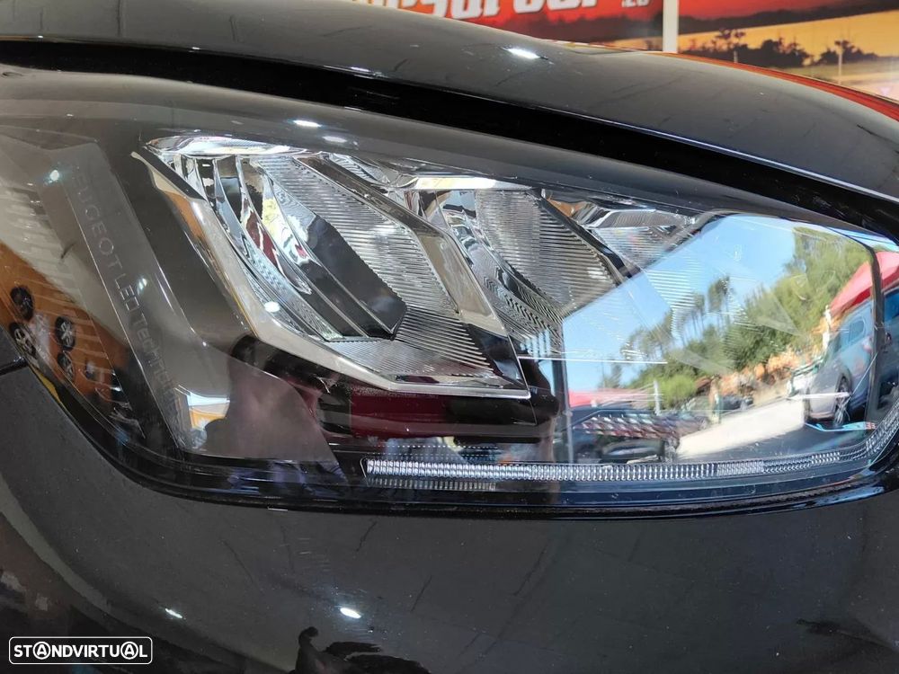 Peugeot 2008 1.2 PureTech Allure Pack — fotografia 8