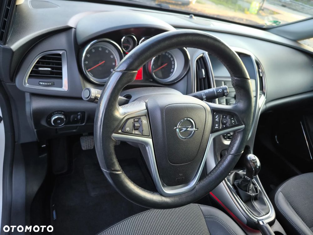 Opel Astra 1.6 T Cosmo - 22