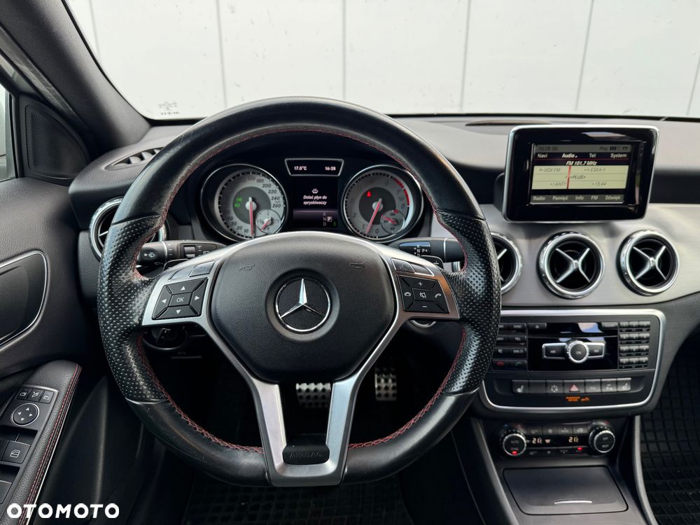 Mercedes-Benz GLA - 13