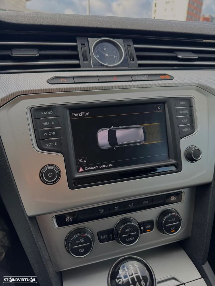 VW Passat Variant 1.6 TDI BlueMotion - 11
