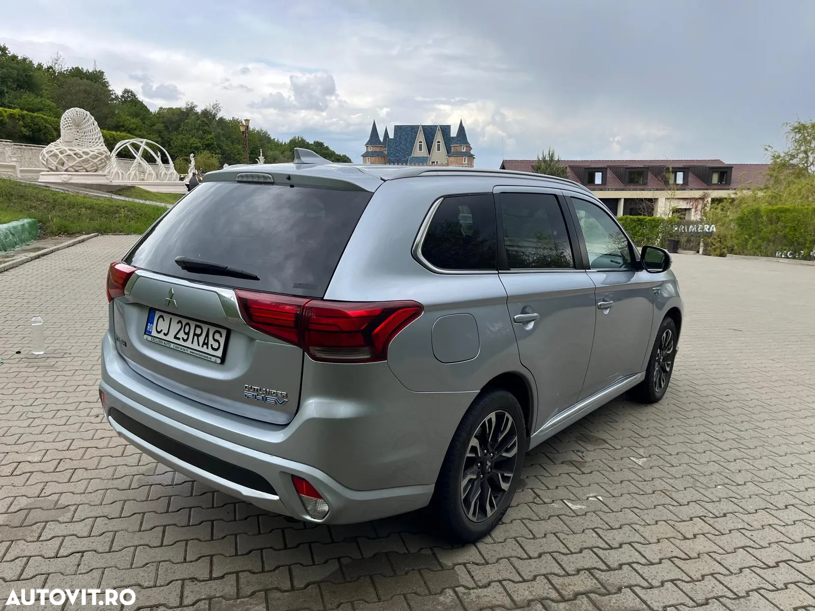Mitsubishi Outlander - 5