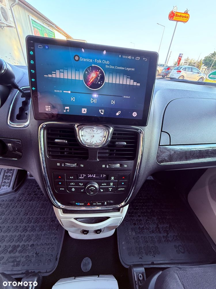 Chrysler Town & Country 3.6 Limited - 9
