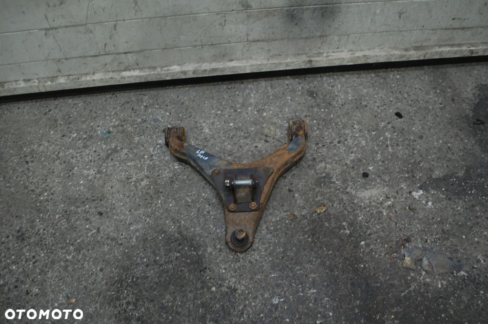 WACHACZ LEWY PRZÓD PRZEDNI DOLNY IVECO DAILY III 2.3 - 1