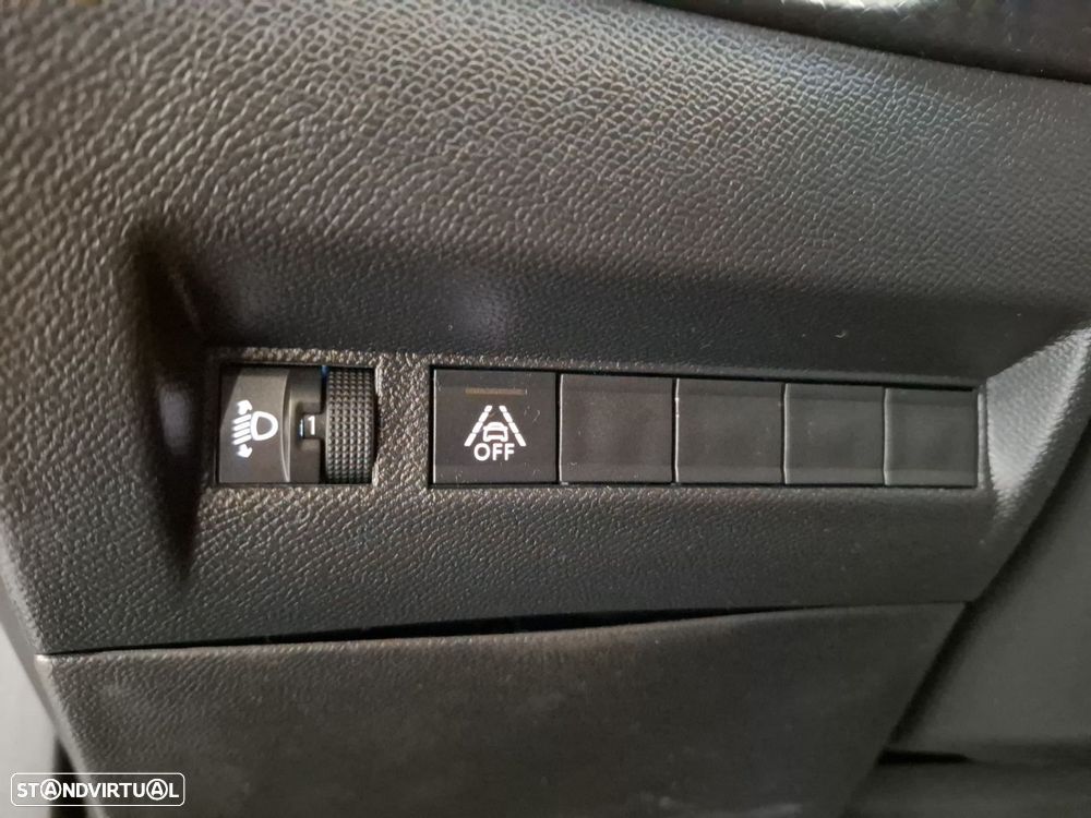 Peugeot 2008 1.2 PureTech Allure EAT8 - 24