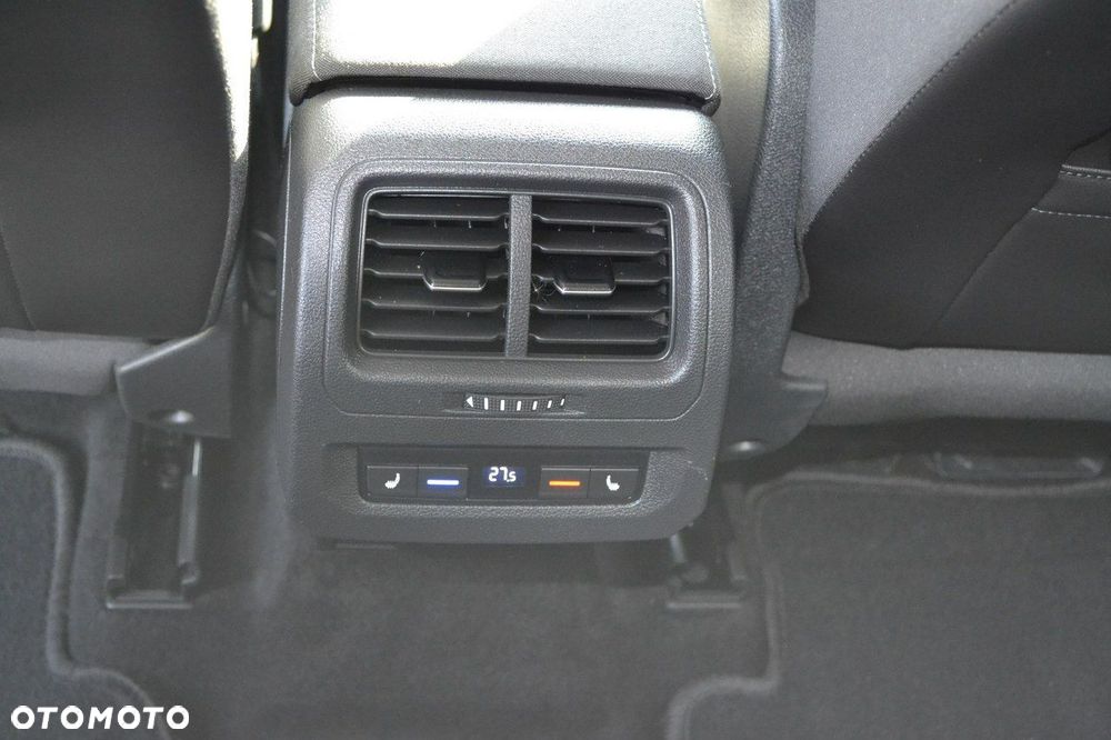 Volkswagen Touran - 33