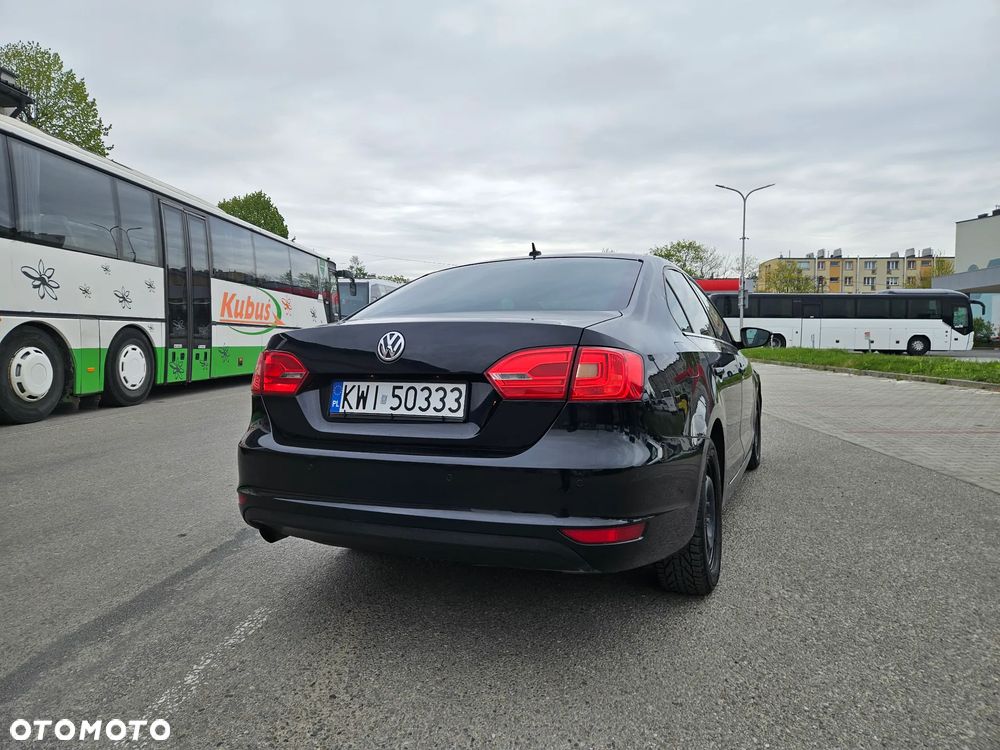 Volkswagen Jetta 1.6 TDI DPF Highline - 9