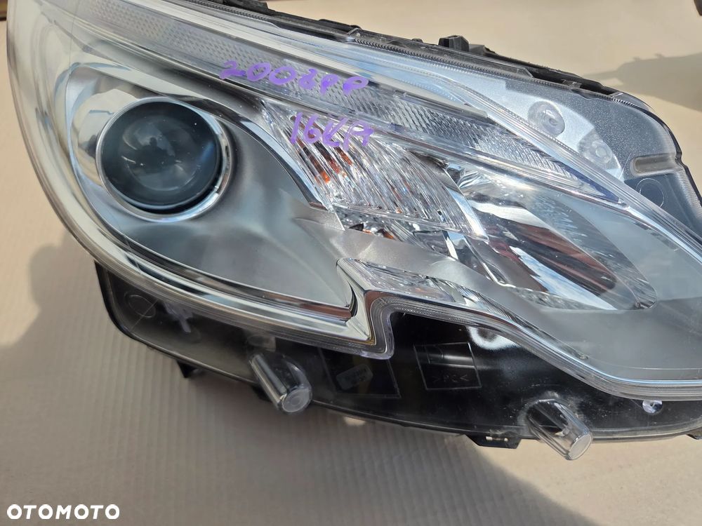 Lampy lampa przednia lewa prawa Peugeot 2008 I   9815405780   9815403080 - 16