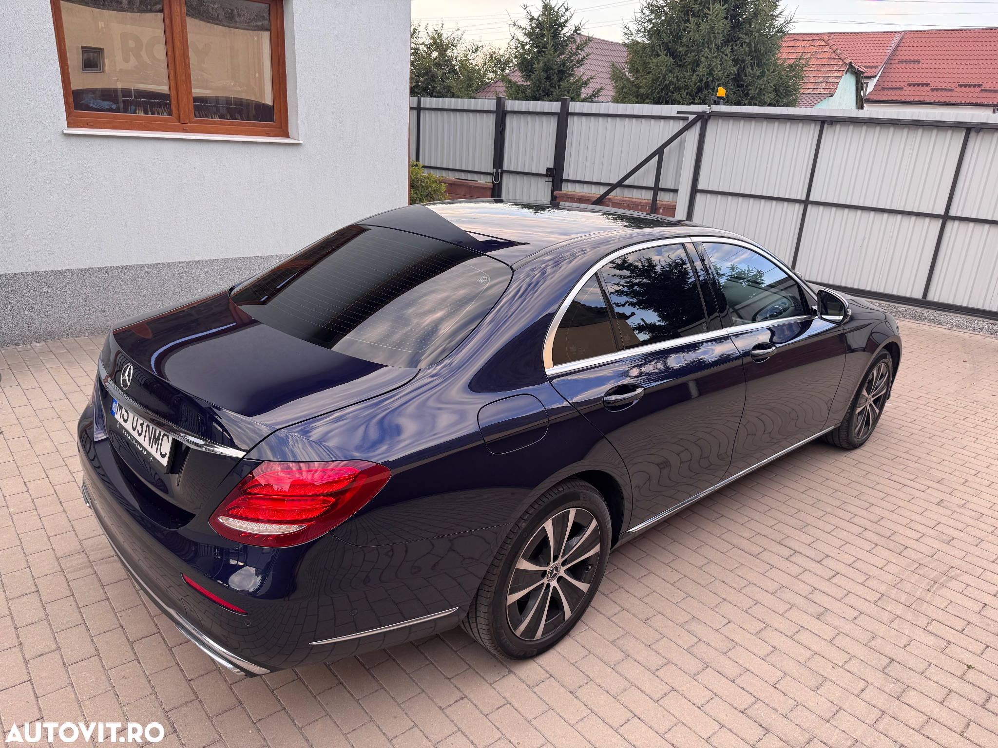 Mercedes-Benz E 220 d 4Matic 9G-TRONIC - 8