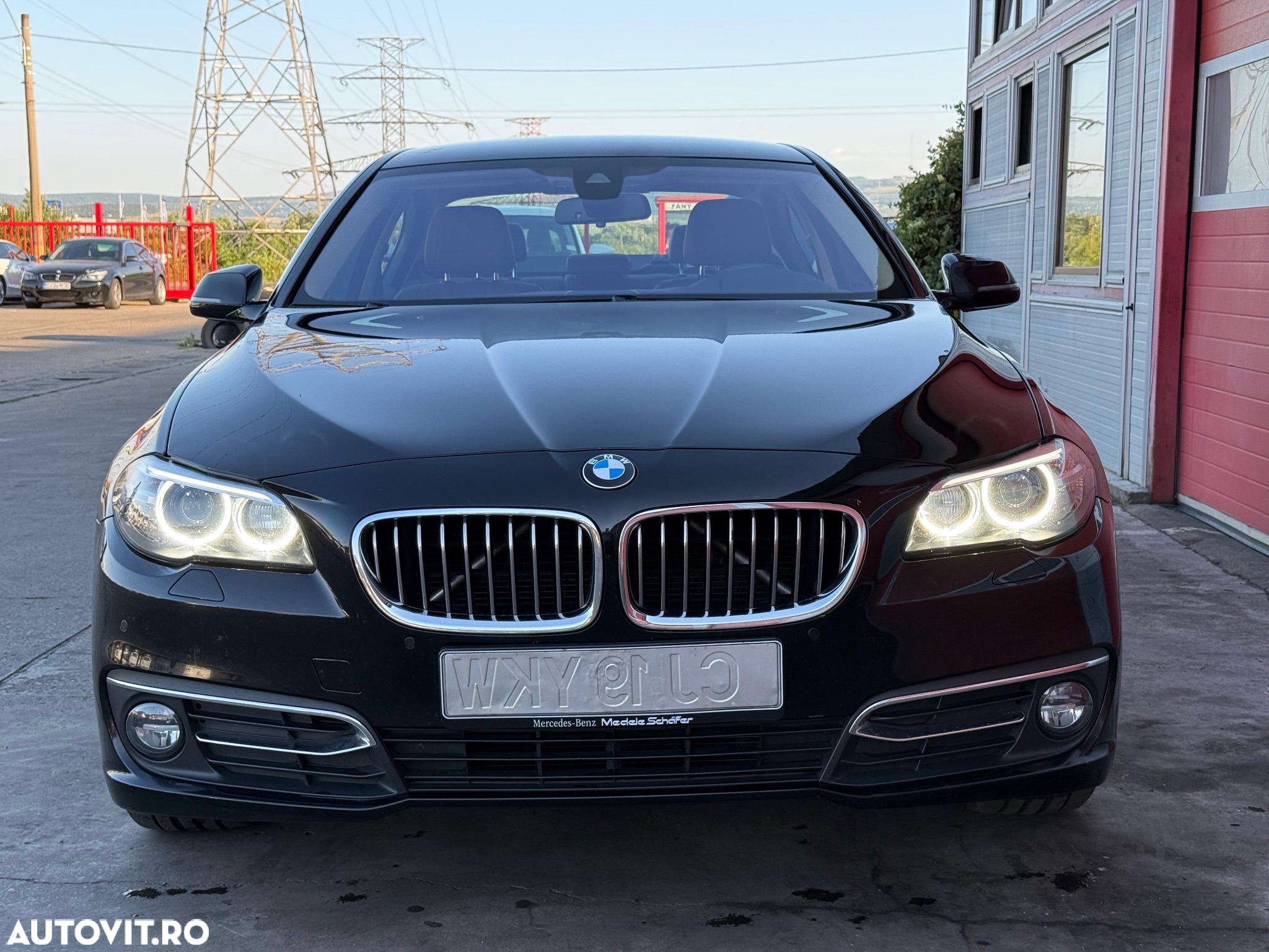 BMW Seria 5 520d xDrive AT - 34