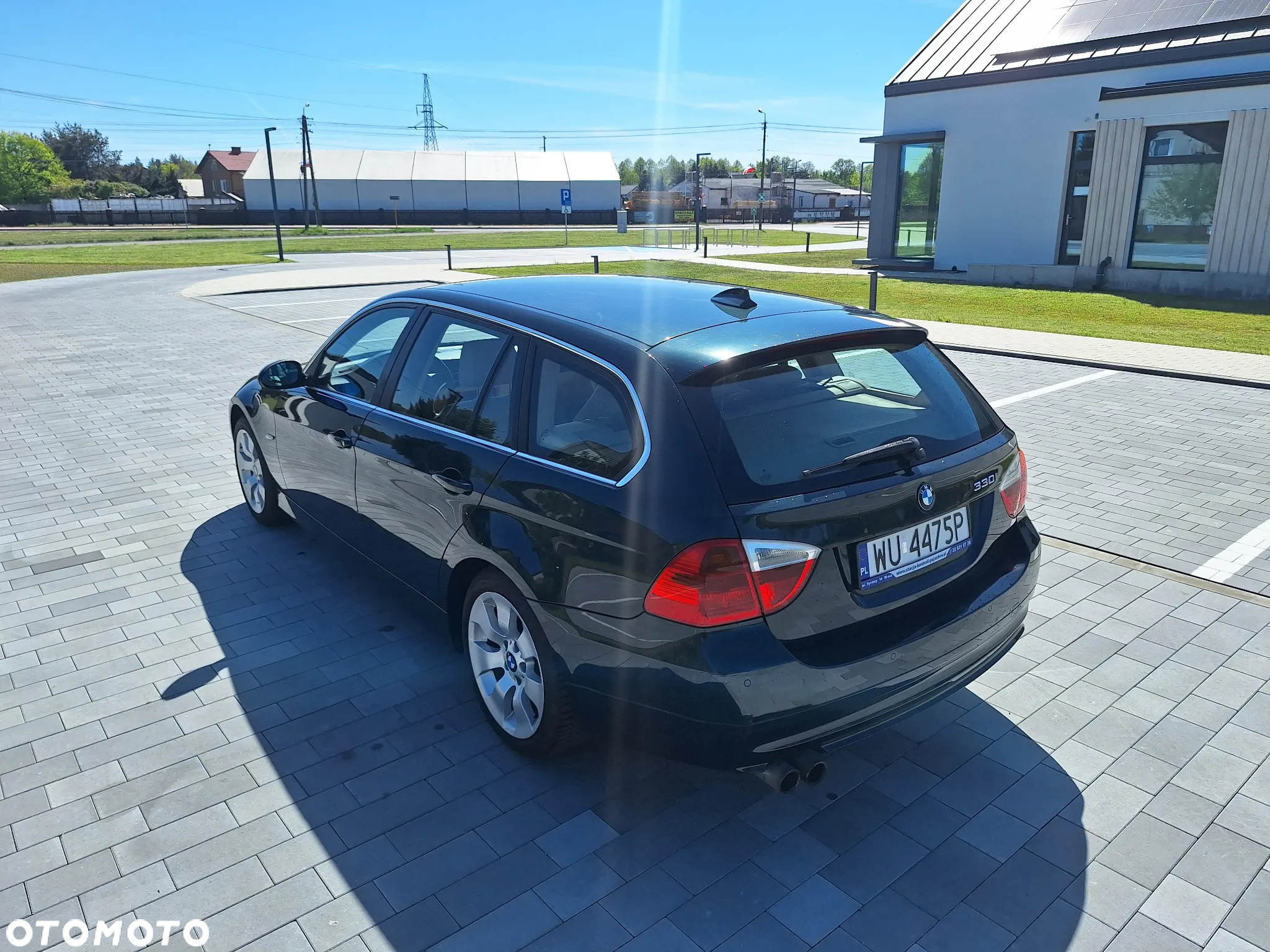 BMW Seria 3 330i Touring - 9
