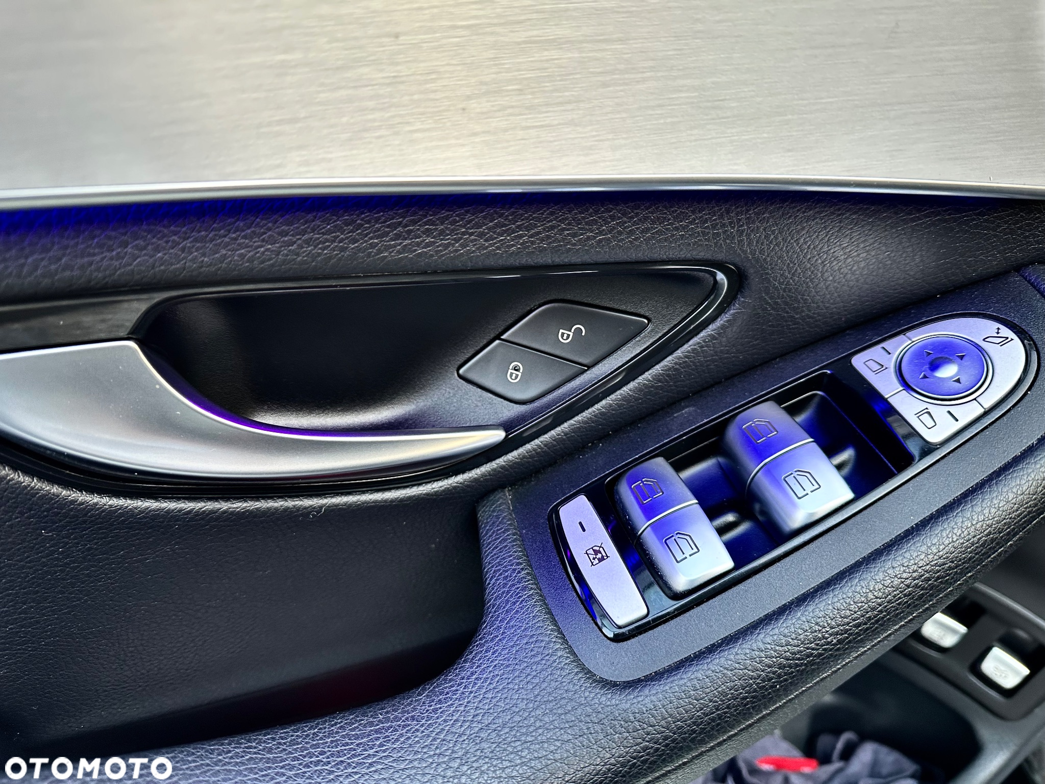 Mercedes-Benz GLC 300 e 4-Matic - 33
