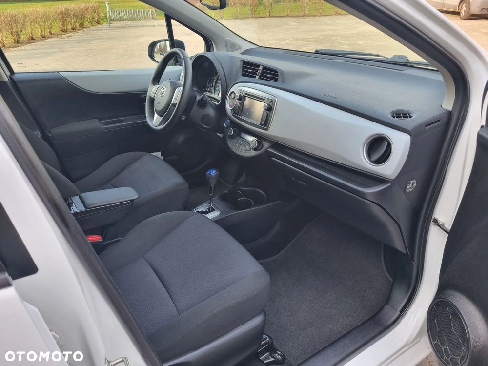 Toyota Yaris Hybrid 100 Life - 16