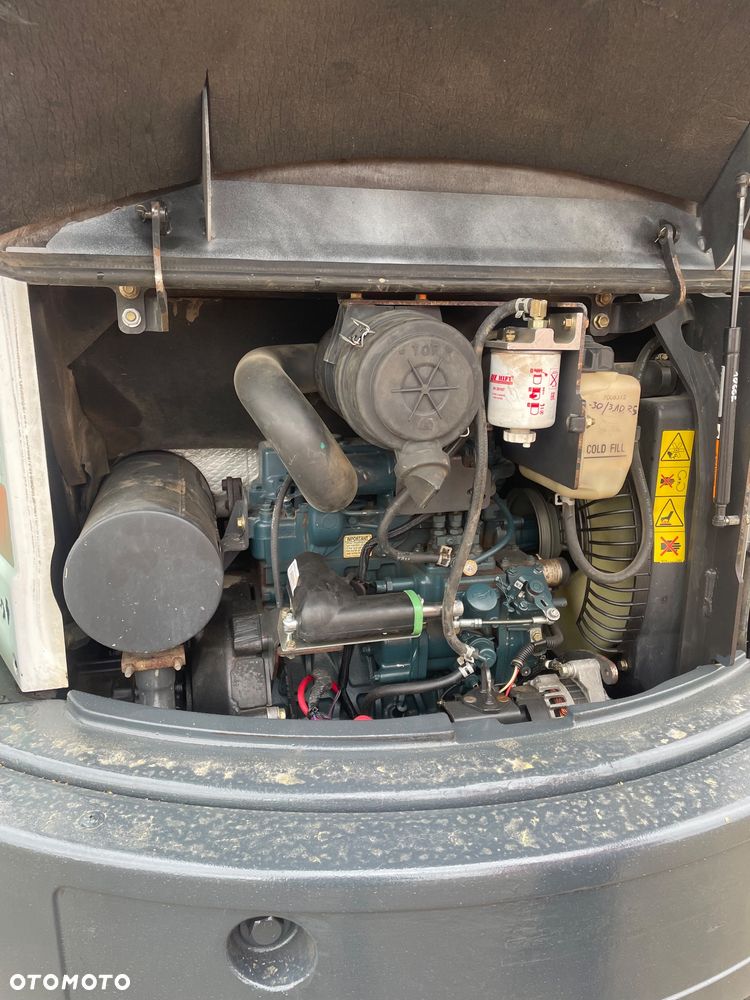 Bobcat E32 - 11