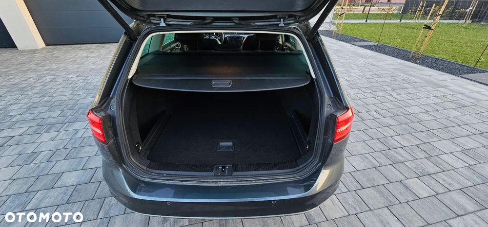 Volkswagen Passat Variant 2.0 TDI SCR 4Motion DSG Highline - 23