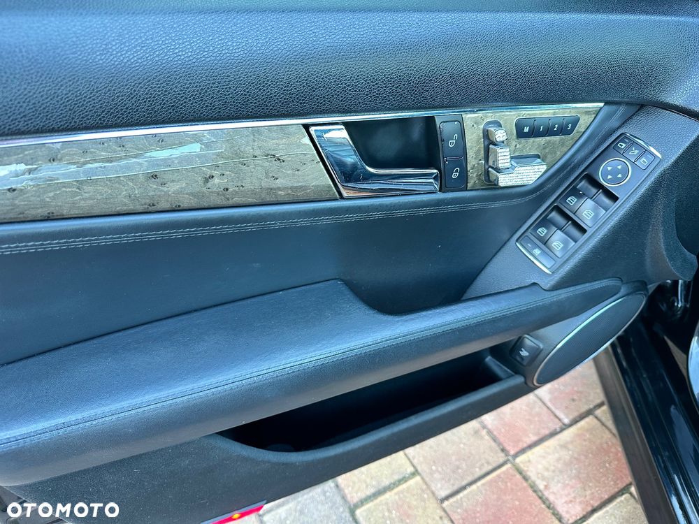 Mercedes-Benz Klasa C 63 AMG T 7G-TRONIC SPORT EDITION - 17