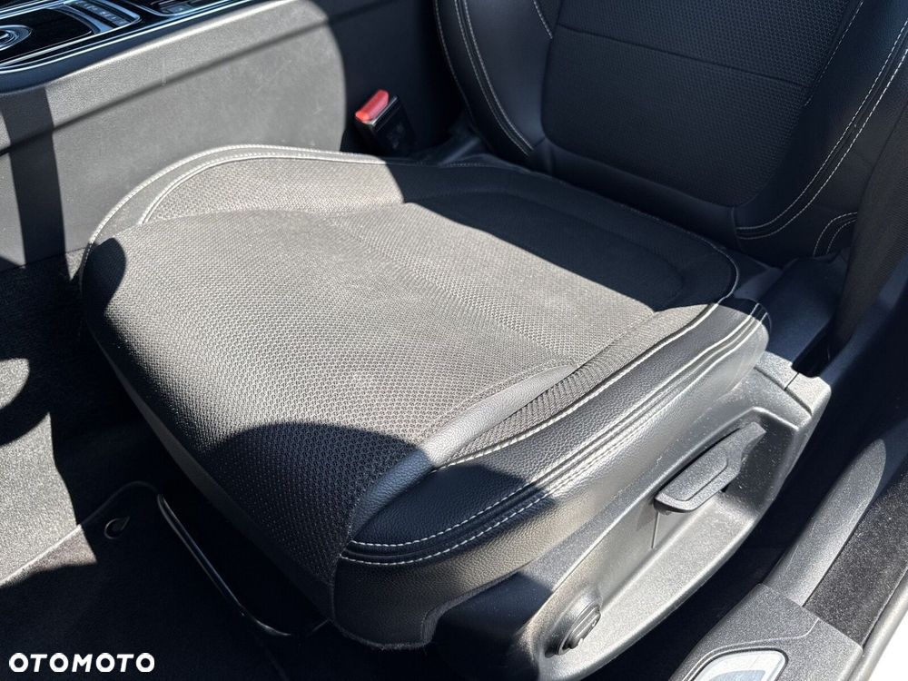 Jaguar XE - 14