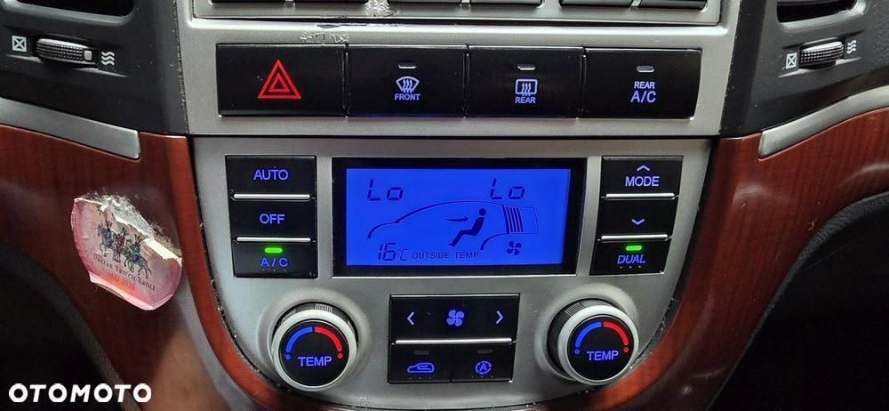 Hyundai Grand Santa Fe - 22