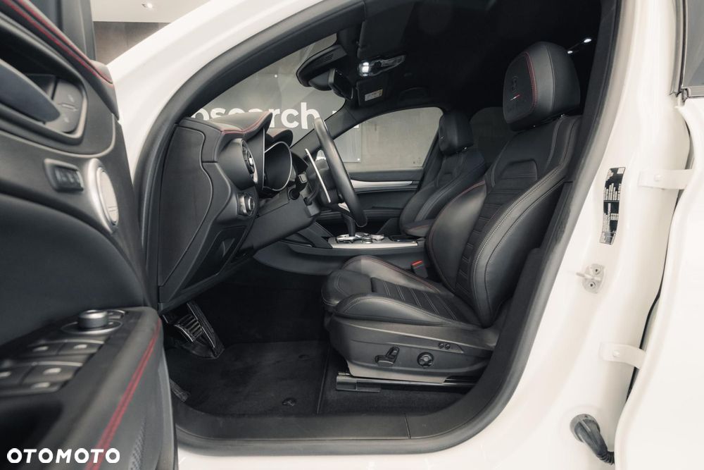 Alfa Romeo Stelvio 2.0 Turbo Tributo Italiano Q4 - 14