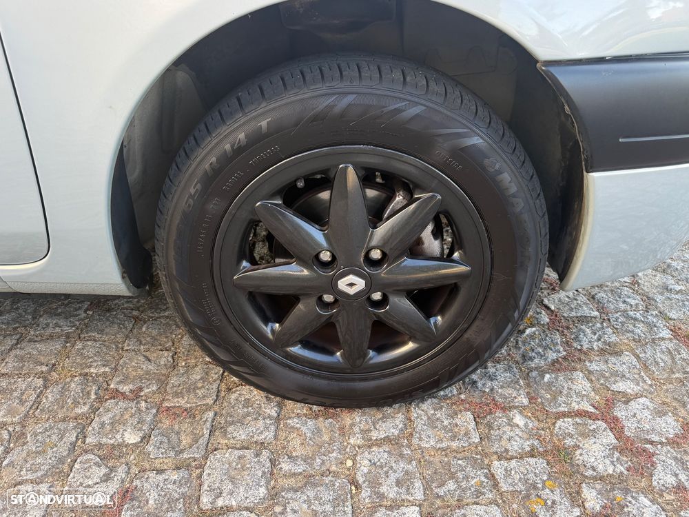 Renault Clio 1.2 RXE - 6