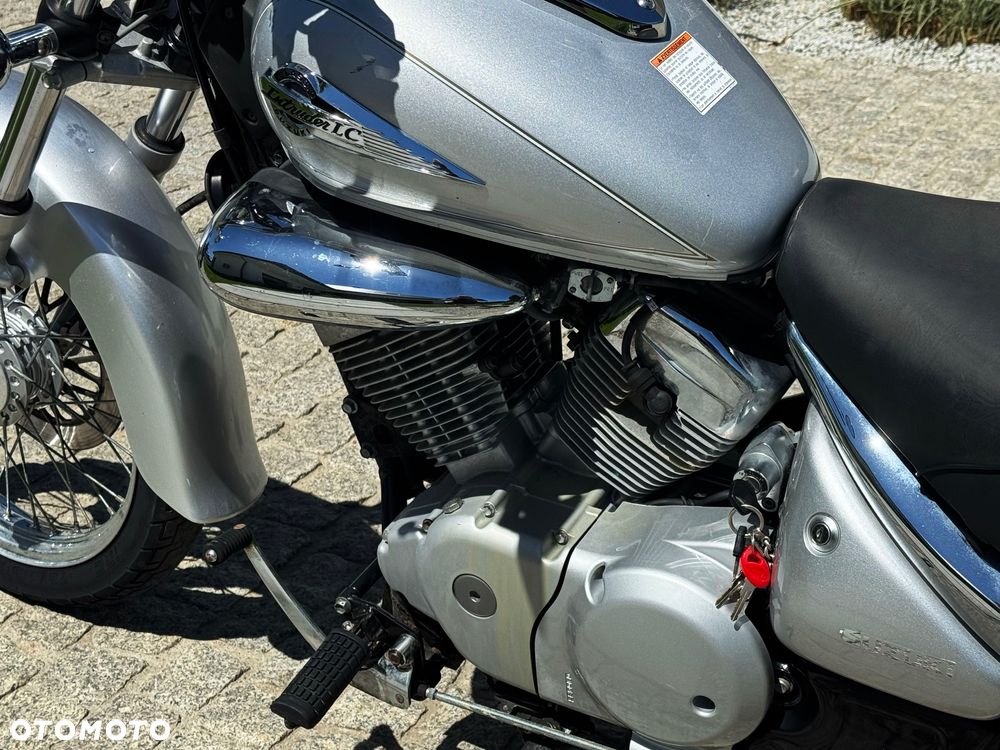 Suzuki Intruder - 17
