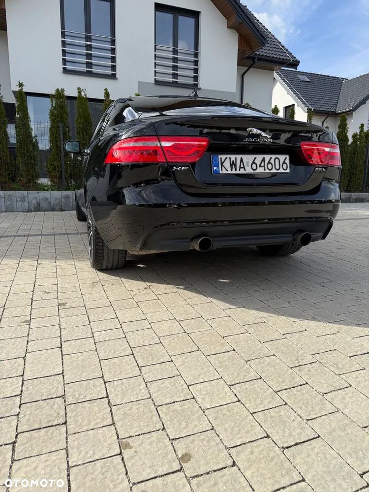 Jaguar XE 2.0 T Prestige - 9