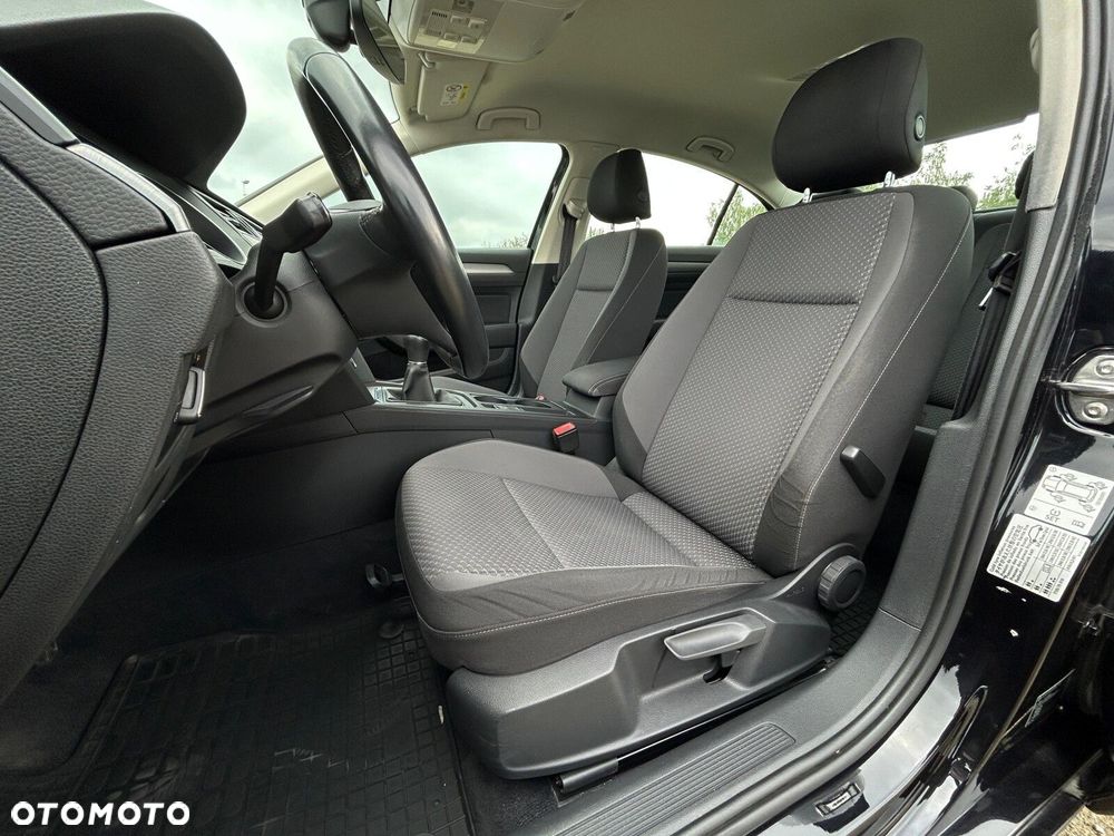 Volkswagen Passat 2.0 TDI SCR Trendline - 9
