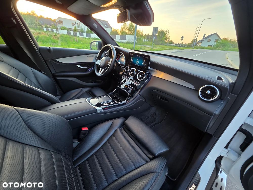 Mercedes-Benz GLC 200 4Matic 9G-TRONIC AMG Line - 19