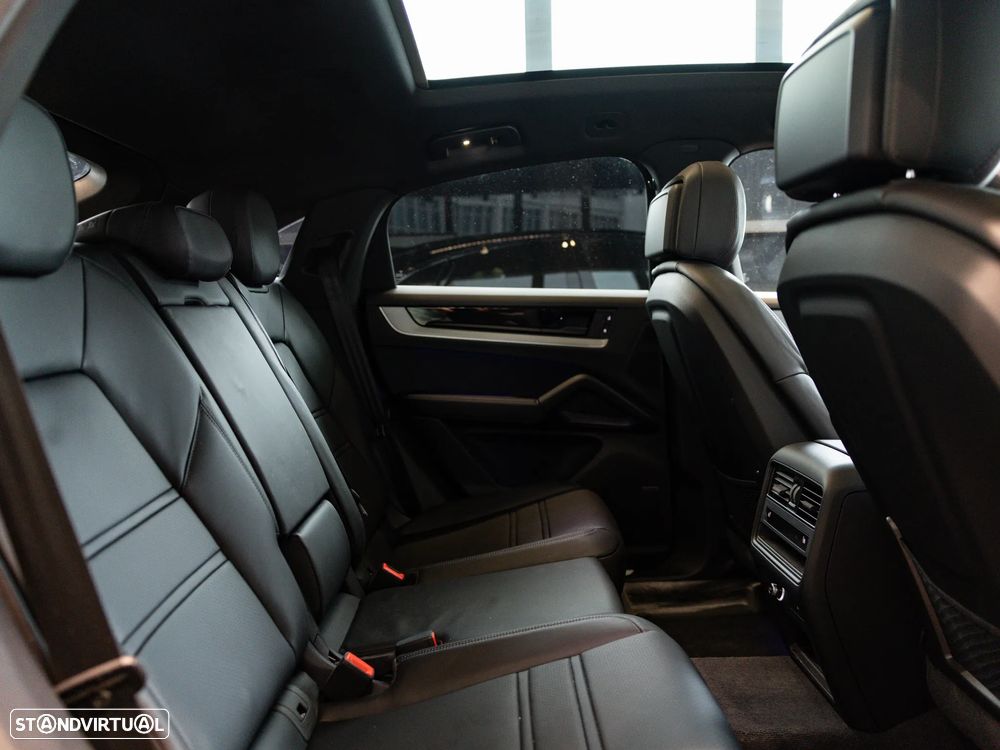 Porsche Cayenne Coupé E-Hybrid - 38