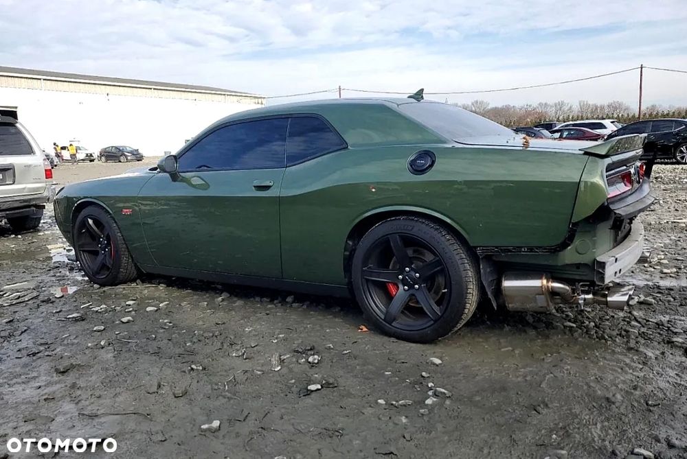 Dodge Challenger - 2