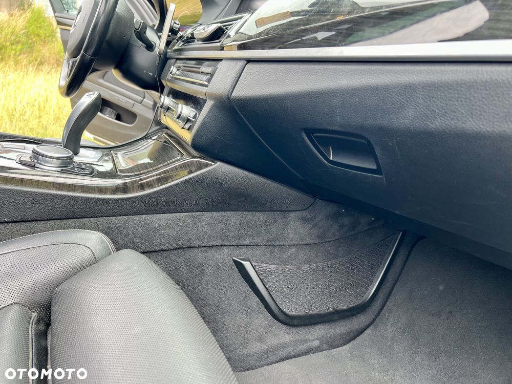 BMW Seria 5 530d xDrive Luxury Line - 27