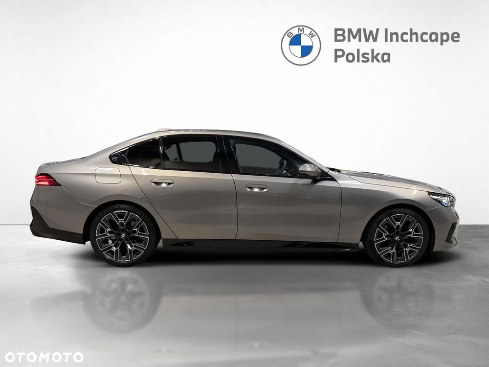 2025 BMW Seria 5, photograph 6
