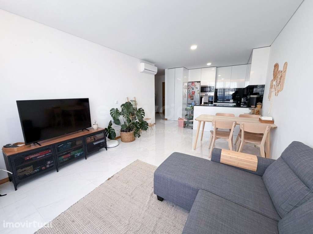 Apartamento T3 com Suite, Varandas e 2 Estacionamentos situado em A... - Grande imagem: 2/18