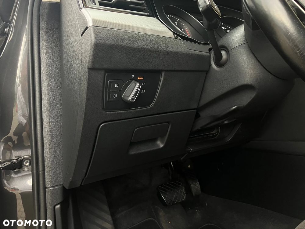 Volkswagen Passat - 33