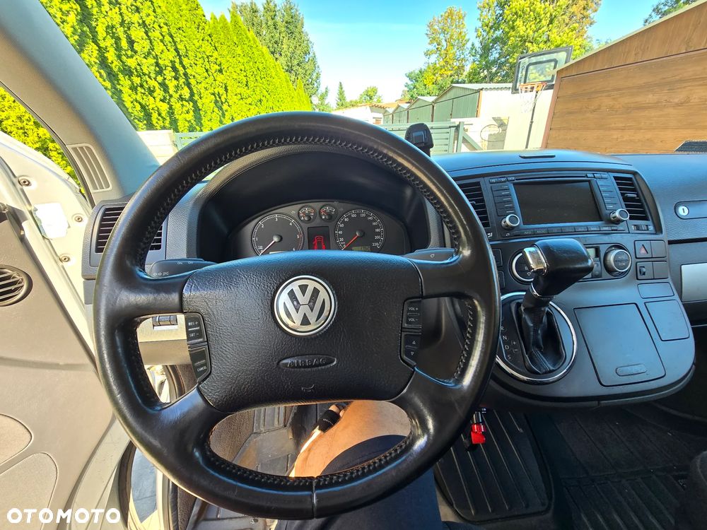 Volkswagen Multivan - 12
