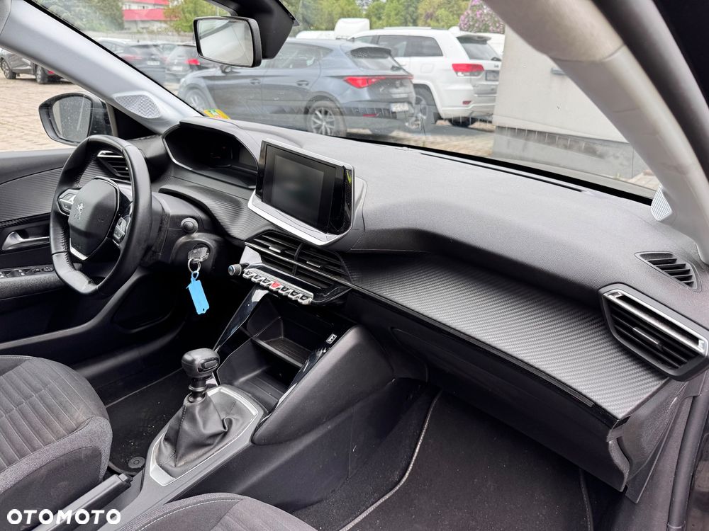 Peugeot 208 - 10