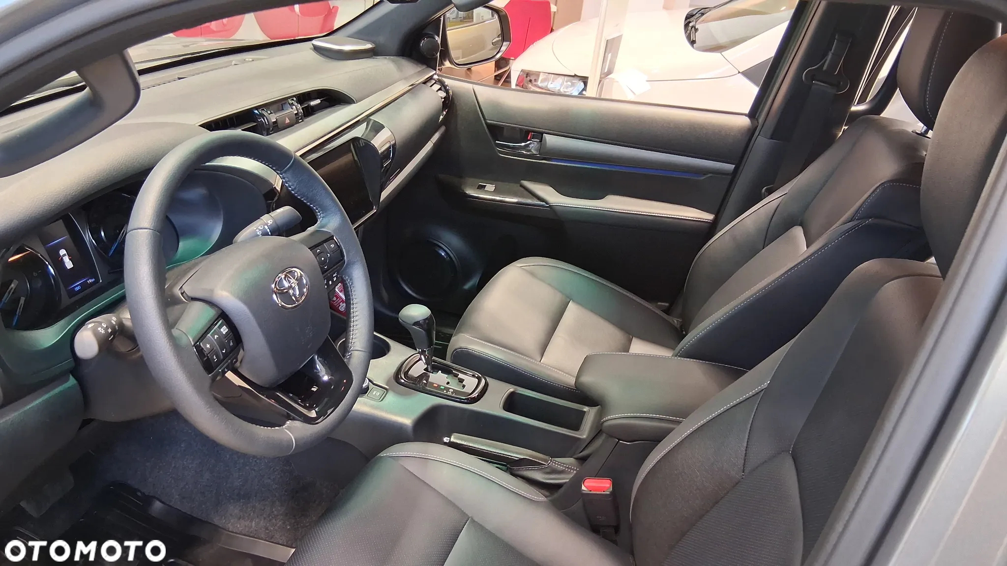 Toyota Hilux 2.8 D-4D Double Cab Invincible Sport 4x4 - 5