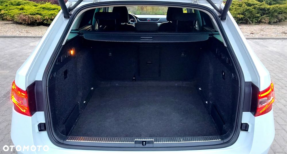 Skoda Superb 2.0 TDI Premium Edition - 26