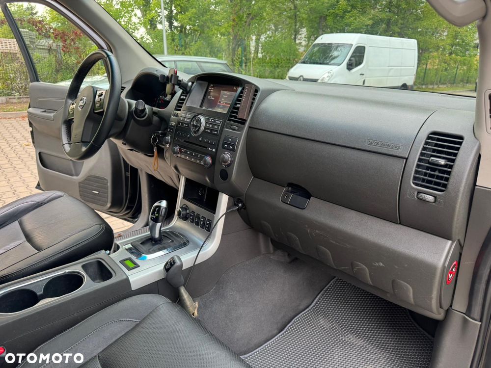 Nissan Navara 3.0 D V6 Platinum Long EU5 - 13