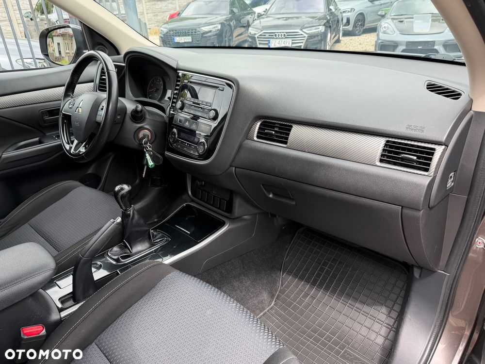 Mitsubishi Outlander 2.0 City Style 2WD - 24